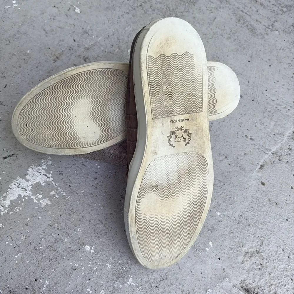 Del Toro embossed leather slippers